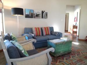 a living room with a blue couch and a table at Montagu Ronda-View in Montagu