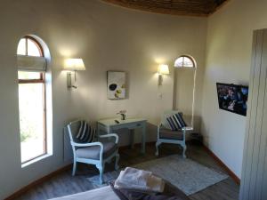 a room with two chairs and a table and two windows at Montagu Ronda-View in Montagu
