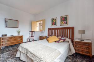 a bedroom with a bed and two dressers at Casa del Molino in Icod de los Vinos