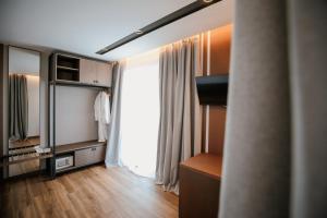 TV a/nebo společenská místnost v ubytování Klajdi Resort & SPA