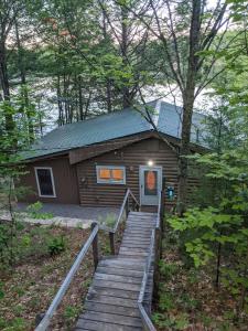 Galeriebild der Unterkunft Panoramic Water Views , cozy house in Henniker ,NH in Henniker