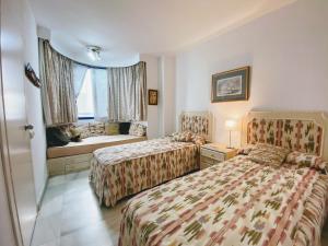 Posteľ alebo postele v izbe v ubytovaní Marbella House - EaW Homes + 33 fotografií