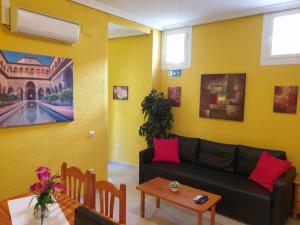 A seating area at Apartamentos Dana Sol
