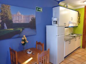 A kitchen or kitchenette at Apartamentos Dana Sol Még 37 kép