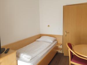 Postel nebo postele na pokoji v ubytování Hotel Garni Herz
