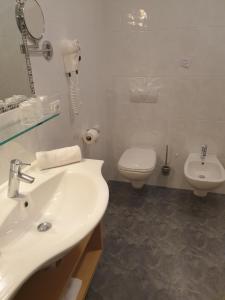 Koupelna v ubytování Hotel Garni Herz