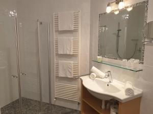 Koupelna v ubytování Hotel Garni Herz