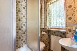 Bilik mandi di Ferienwohnung Rohnberg