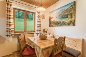 a dining room with a wooden table and chairs at Ferienwohnung Rohnberg in Schliersee