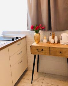 Příslušenství pro přípravu čaje a kávy v ubytování Studio Apartmani “Jarnečić”