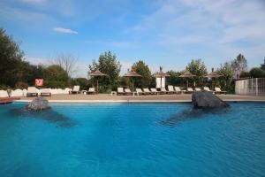 Piscine de l'établissement Hotel Gudamendi ou située à proximité