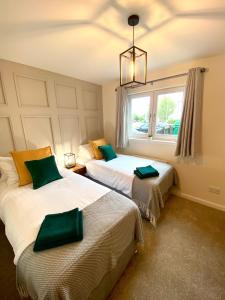 a bedroom with two beds and a window at Monart Stylish City Centre Apartment, 2 Bed, sleeps 6 in Perth