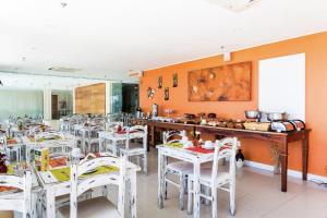 En restaurant eller et andet spisested på Apartamento Pé na Areia 212 - Apartamento Beira Mar 210 - Cabo Frio