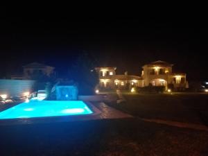 The swimming pool at or close to Stalakton Country Maisonettes
