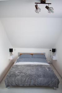 Postel nebo postele na pokoji v ubytování Günter Vendégház-Hajdúnánás