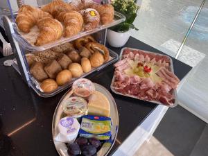 Jedlo v ubytovaní bed & breakfast alebo blízkom okolí