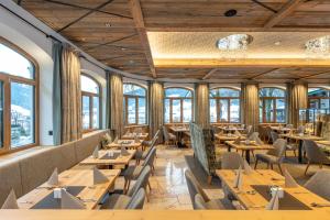 Restauracja lub miejsce do jedzenia w obiekcie Hotel Stegerbräu