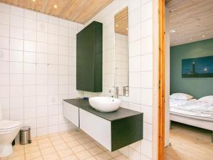 Koupelna v ubytování 10 person holiday home in Skagen