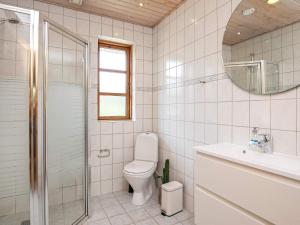 Koupelna v ubytování 10 person holiday home in Skagen
