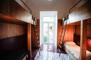 Katil atau katil-katil dalam bilik di NAP Hostel Spaccanapoli