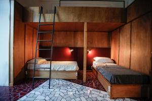 Katil atau katil-katil dalam bilik di NAP Hostel Spaccanapoli
