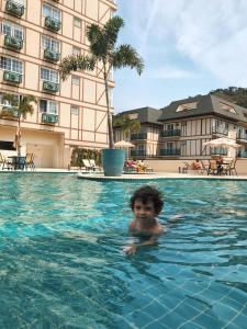 The swimming pool at or close to Live Suites Itaipava