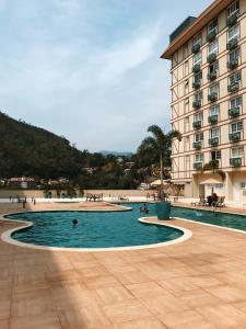 The swimming pool at or close to Live Suites Itaipava