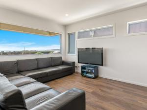 Seating area sa Swan Bay Lookout