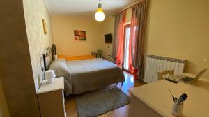 a bedroom with a bed and a desk with a laptop at Campo della Corte in Castelpagano