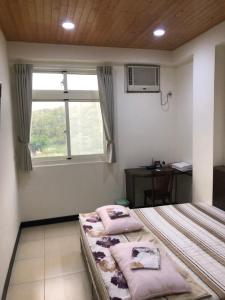 Postel nebo postele na pokoji v ubytování Dongyin Homestay連江縣民宿054號