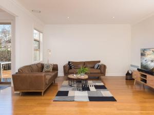 a living room with a couch and a table at Retreat on Albert in Cowes