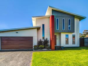 a house with a garage in front of it at Casa Killara in Cowes