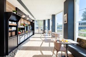 Gallery image of B&B HOTEL Massy Gare TGV in Massy