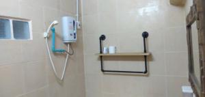 a shower with a hair dryer in a bathroom at Hot Coffee Guest House and Resort in Ban Mae Na Chon