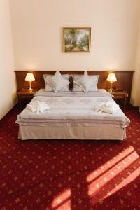 Postel nebo postele na pokoji v ubytování Hotel Jakub Sobieski