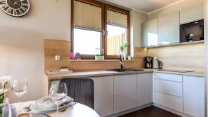 Kuchyňa alebo kuchynka v ubytovaní VacationClub - Olympic Park Apartment A604