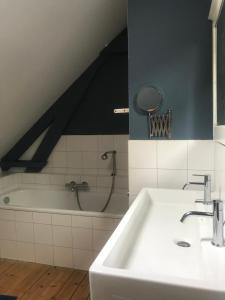 Koupelna v ubytování De Morgenstond + 17 fotografií