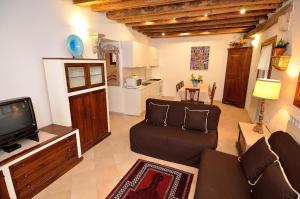 A kitchen or kitchenette at Da Bruno Homes