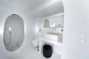 Ένα μπάνιο στο Sophia Luxury Suites