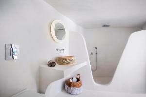 Ένα μπάνιο στο Sophia Luxury Suites