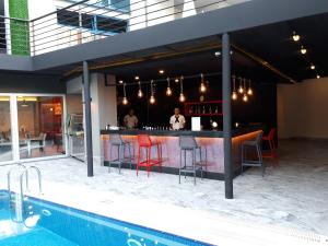 Der Swimmingpool an oder in der Nähe von Ramira City Hotel - Adult Only (16+)