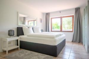 Una cama o camas en una habitación de Ferienwohnung am See