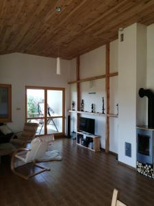 a living room with a wooden floor and a fireplace at Słonecznikowa Zagroda in Debina