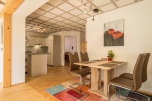 a dining room and kitchen with a table and chairs at Ferienwohnung Rief in Neukirch