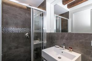 A bathroom at Il Pozzo Magico