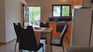 Kuchyň nebo kuchyňský kout v ubytování Apartments Gajo