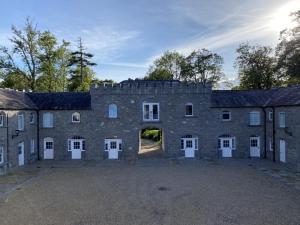 Byggingin sem gistiheimilið er í