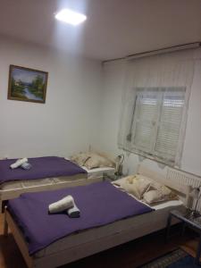 Postel nebo postele na pokoji v ubytování Retro Panzió