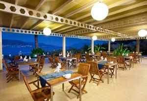 Un restaurant sau alt loc unde se poate mânca la Salmakis Resort & Spa
