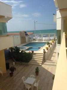 Vista de la piscina de Casa y Mar Hotel o d'una piscina que hi ha a prop